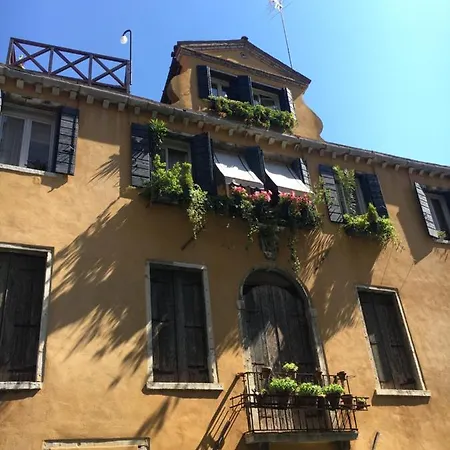 Privatunterkunft Attico Con Altana