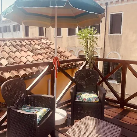 Attico Con Altana Privatunterkunft *